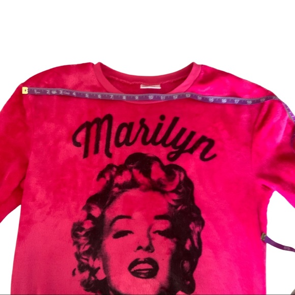 Marilyn Monroe Bubblegum Pink and Black Soft Fleece Pullover Top Size (7-9) - Picture 6 of 11